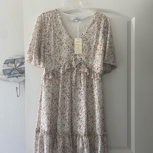 Relaxed fit v neck dress. Tags on never worn.